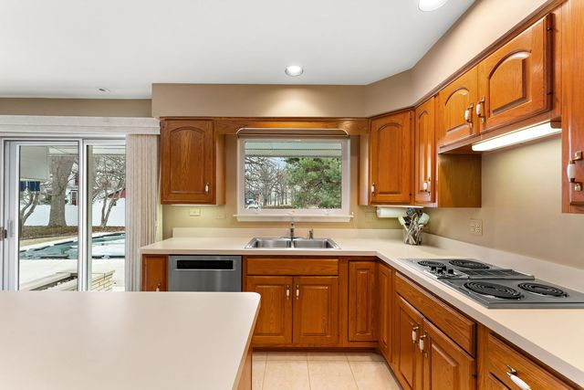 18655 Oakwood Avenue, Lansing, IL 60438