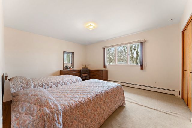 18655 Oakwood Avenue, Lansing, IL 60438