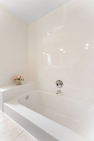 18655 Oakwood Avenue, Lansing, IL 60438