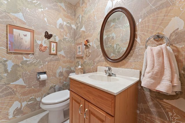 18655 Oakwood Avenue, Lansing, IL 60438