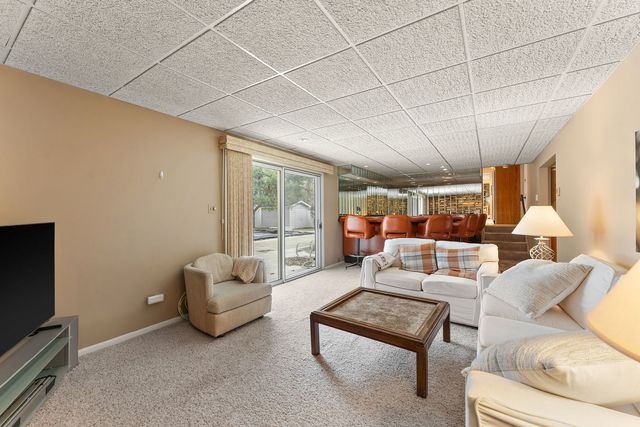 18655 Oakwood Avenue, Lansing, IL 60438