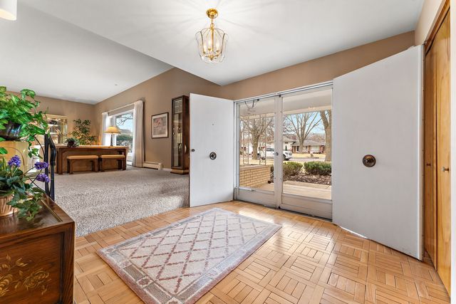 18655 Oakwood Avenue, Lansing, IL 60438