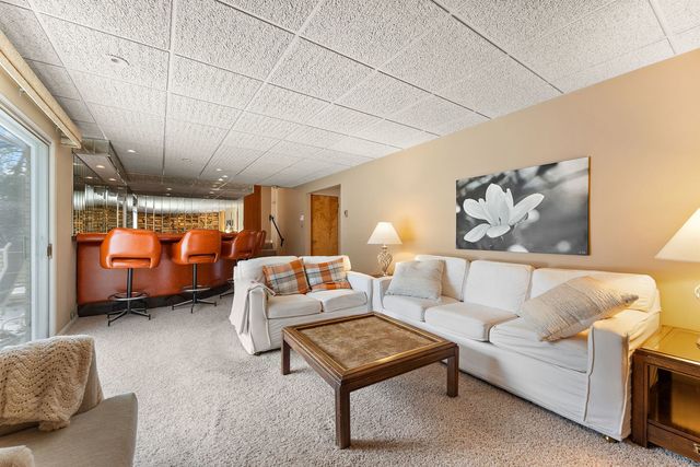 18655 Oakwood Avenue, Lansing, IL 60438