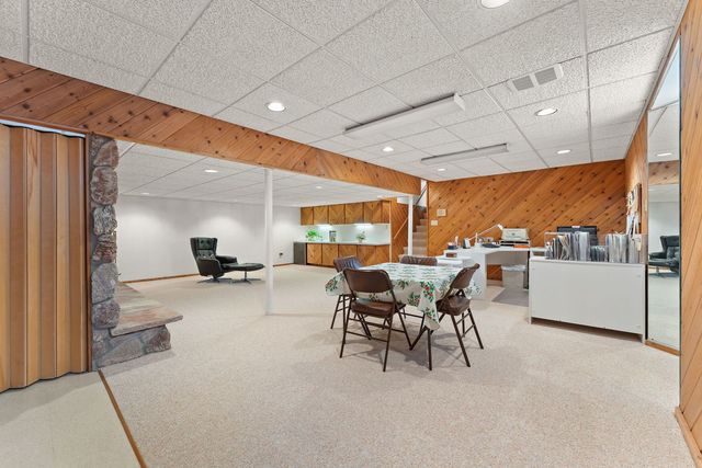 18655 Oakwood Avenue, Lansing, IL 60438