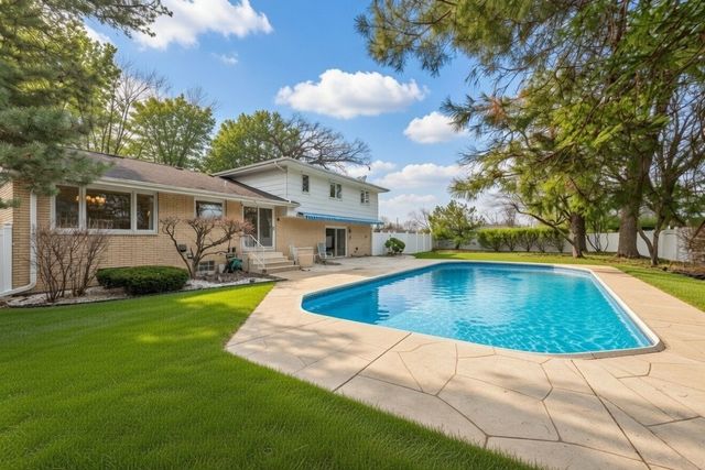 18655 Oakwood Avenue, Lansing, IL 60438