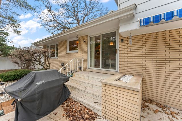 18655 Oakwood Avenue, Lansing, IL 60438