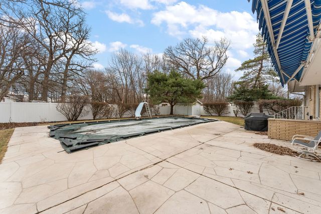 18655 Oakwood Avenue, Lansing, IL 60438