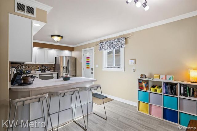 808 Kettering Avenue, Pontiac, MI 48340