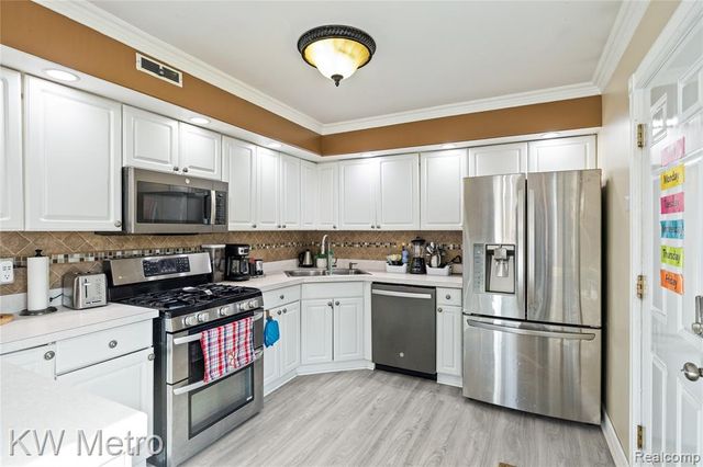 808 Kettering Avenue, Pontiac, MI 48340