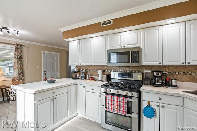 808 Kettering Avenue, Pontiac, MI 48340