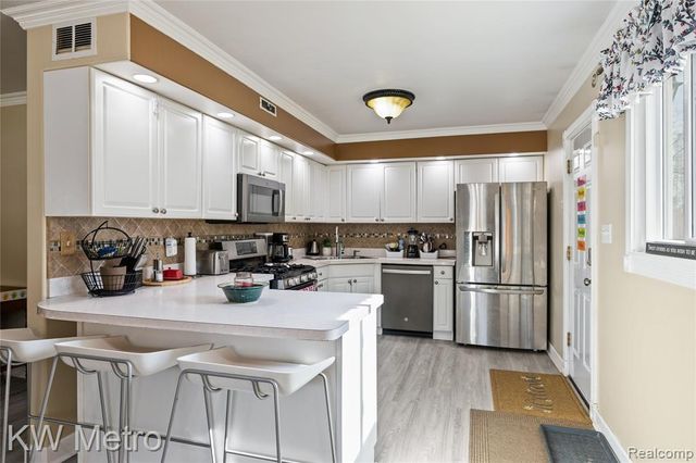 808 Kettering Avenue, Pontiac, MI 48340