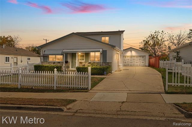 808 Kettering Avenue, Pontiac, MI 48340