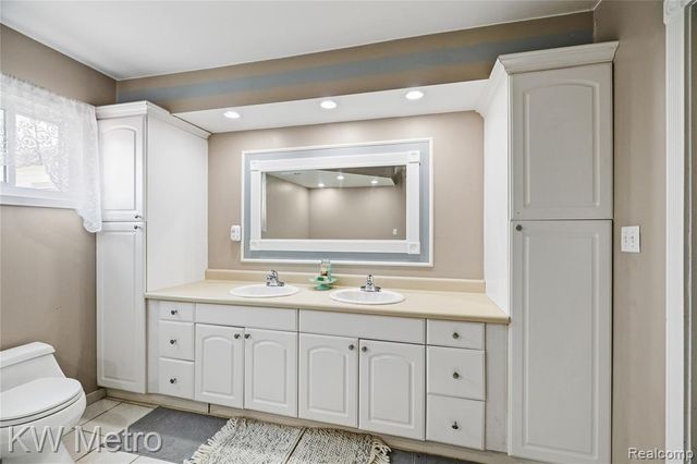 808 Kettering Avenue, Pontiac, MI 48340