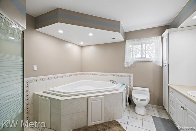 808 Kettering Avenue, Pontiac, MI 48340