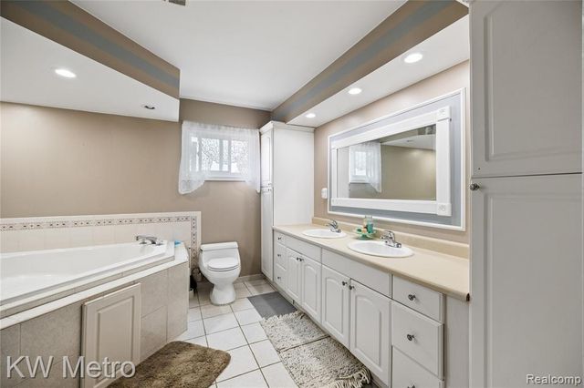 808 Kettering Avenue, Pontiac, MI 48340