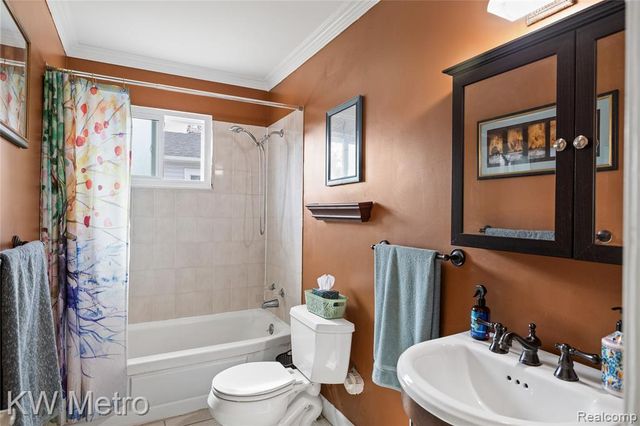 808 Kettering Avenue, Pontiac, MI 48340