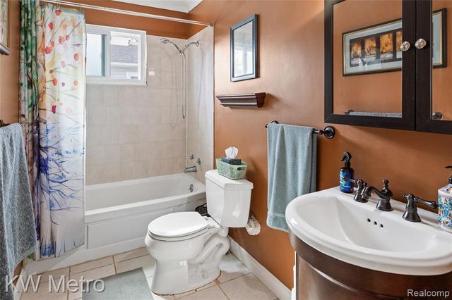 808 Kettering Avenue, Pontiac, MI 48340