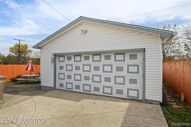 808 Kettering Avenue, Pontiac, MI 48340