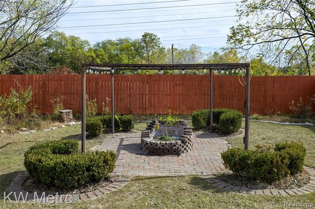 808 Kettering Avenue, Pontiac, MI 48340