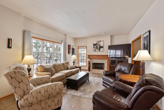 684 W Hickory LANE, Saukville, WI 53080