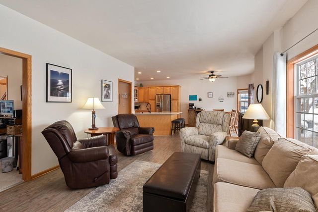 684 W Hickory LANE, Saukville, WI 53080