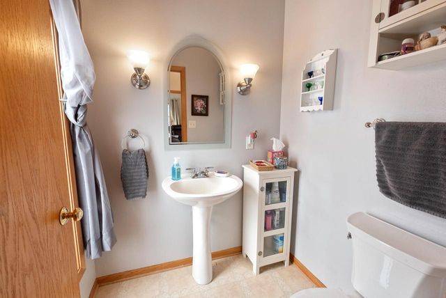 684 W Hickory LANE, Saukville, WI 53080