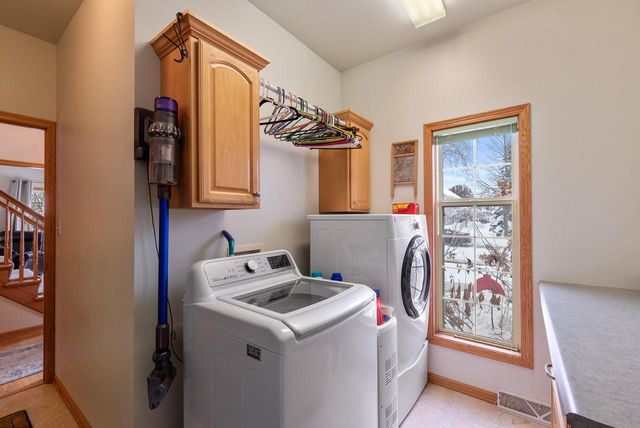 684 W Hickory LANE, Saukville, WI 53080