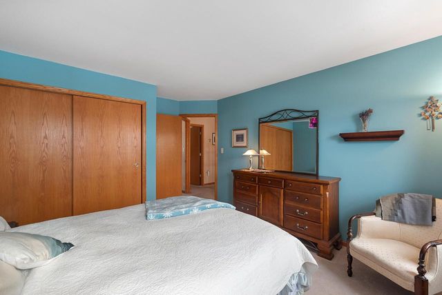 684 W Hickory LANE, Saukville, WI 53080