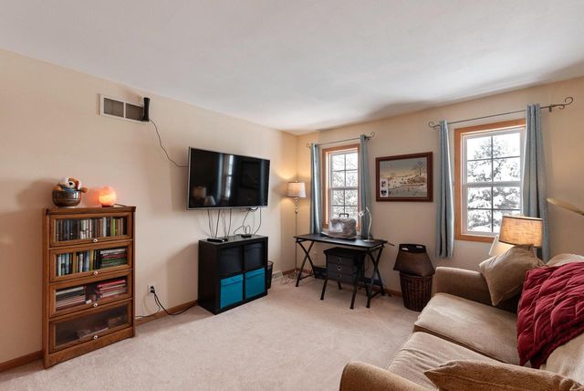 684 W Hickory LANE, Saukville, WI 53080