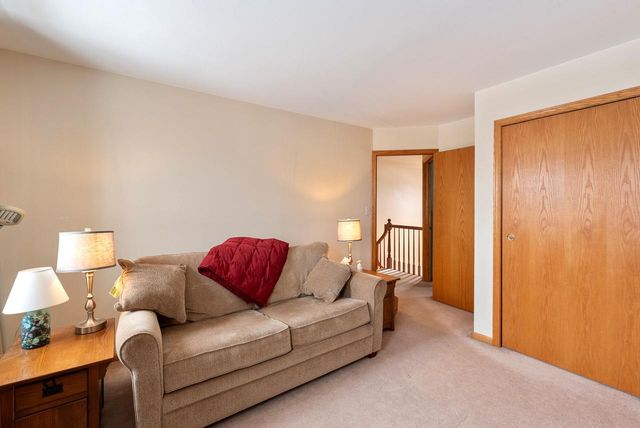 684 W Hickory LANE, Saukville, WI 53080