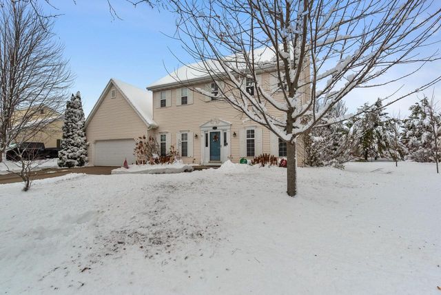 684 W Hickory LANE, Saukville, WI 53080