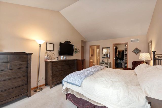 684 W Hickory LANE, Saukville, WI 53080