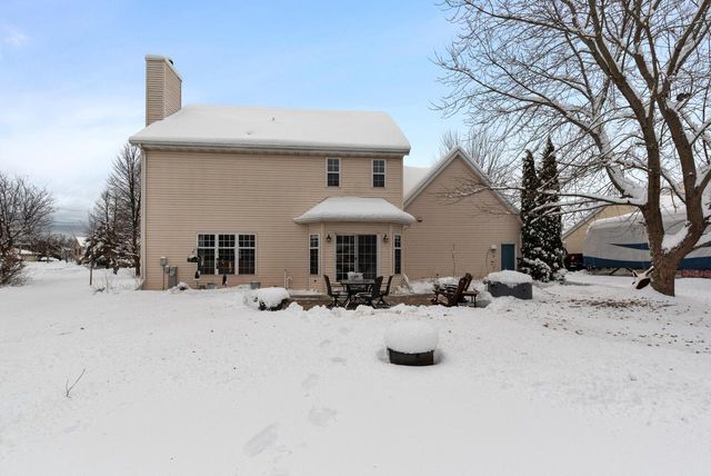 684 W Hickory LANE, Saukville, WI 53080