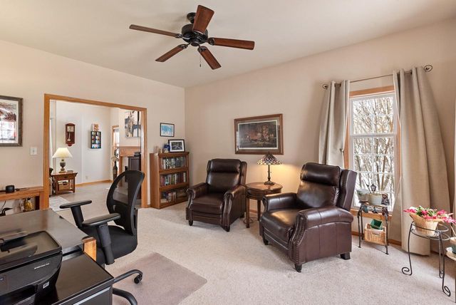 684 W Hickory LANE, Saukville, WI 53080