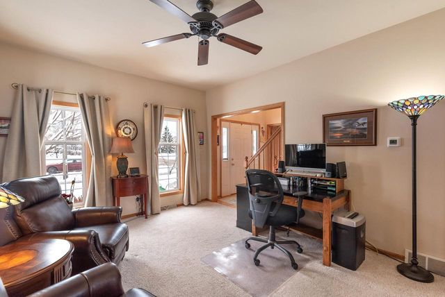 684 W Hickory LANE, Saukville, WI 53080