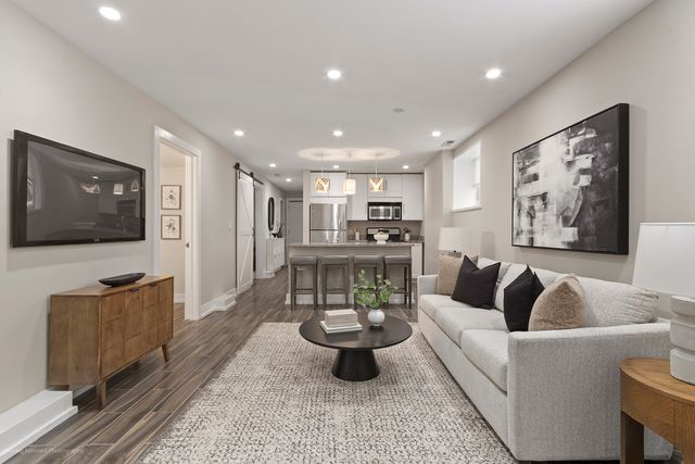 1625 W Ainslie Street BE, Chicago, IL 60640