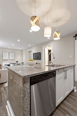 1625 W Ainslie Street BE, Chicago, IL 60640