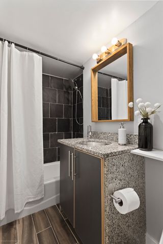 1625 W Ainslie Street BE, Chicago, IL 60640