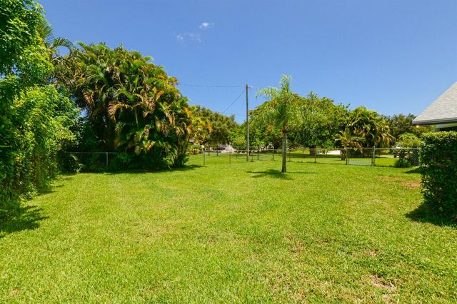 1872 SE ELROSE Street, Port St. Lucie, FL 34952