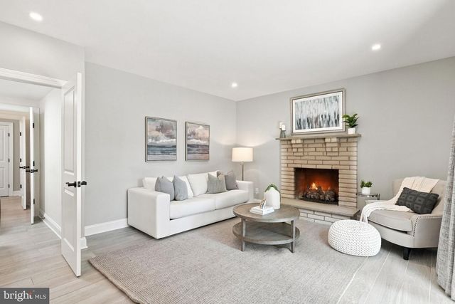 207 S 5 POINTS RD, West Chester, PA 19382
