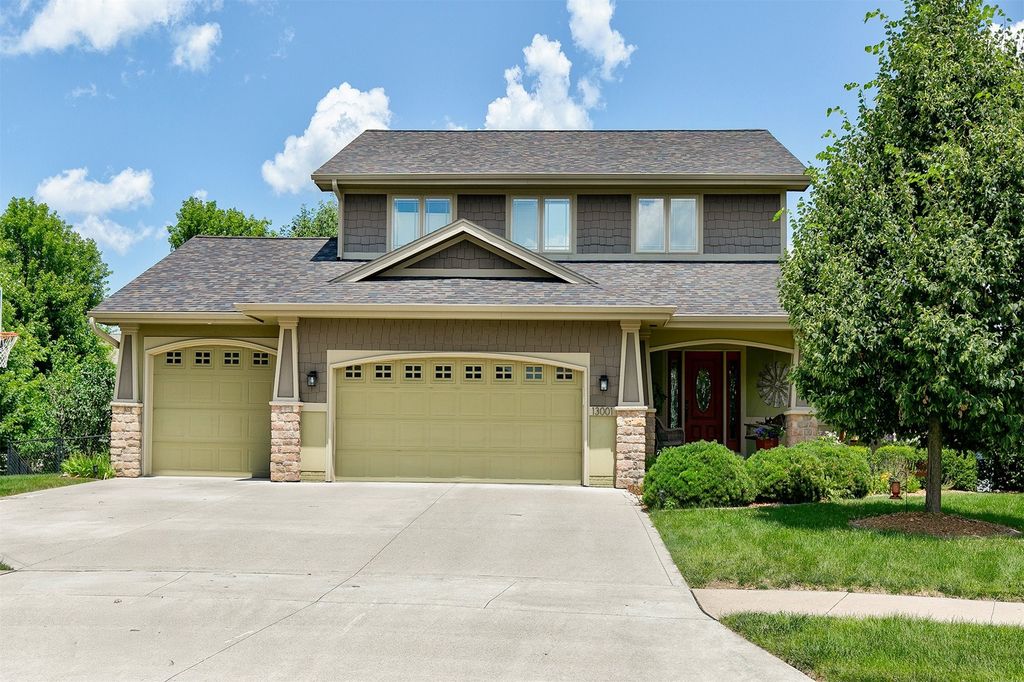13001 Twana Drive, Urbandale, IA 50323