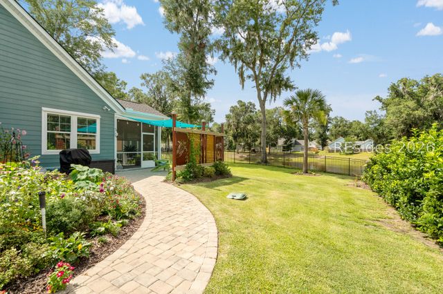 8 Fox Sparrow Rd, Beaufort, SC 29907