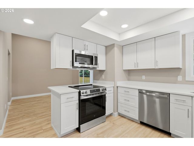 306 E HILLTOP Dr, Newberg, OR 97132