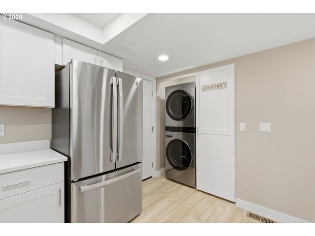306 E HILLTOP Dr, Newberg, OR 97132