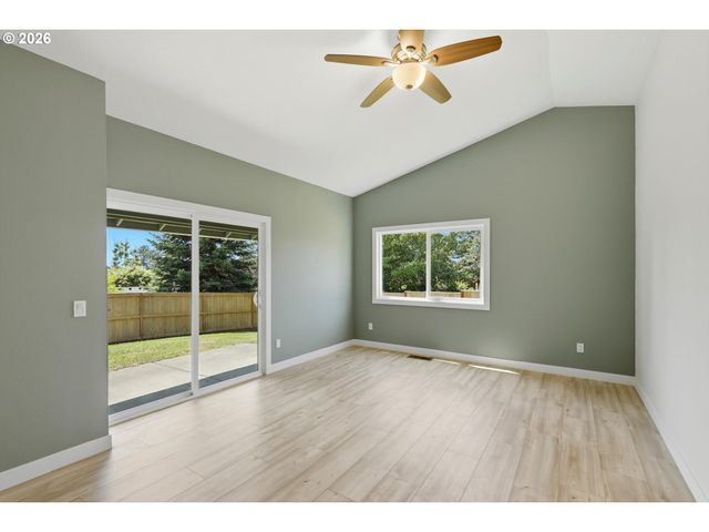 306 E HILLTOP Dr, Newberg, OR 97132