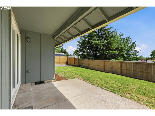 306 E HILLTOP Dr, Newberg, OR 97132