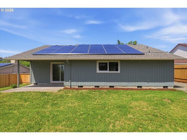 306 E HILLTOP Dr, Newberg, OR 97132