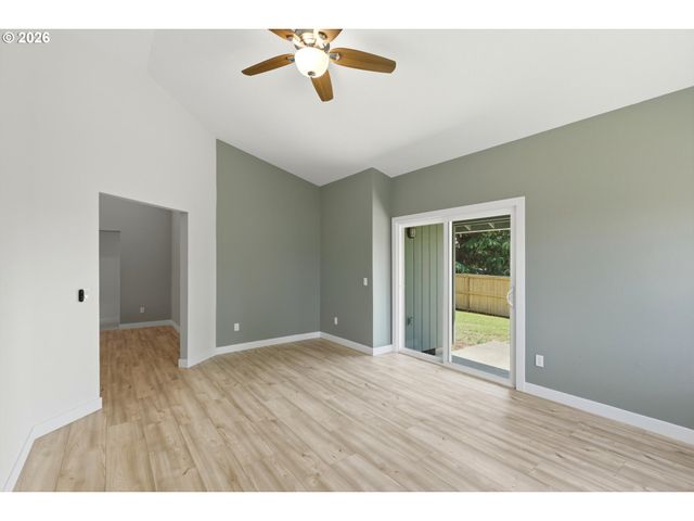 306 E HILLTOP Dr, Newberg, OR 97132