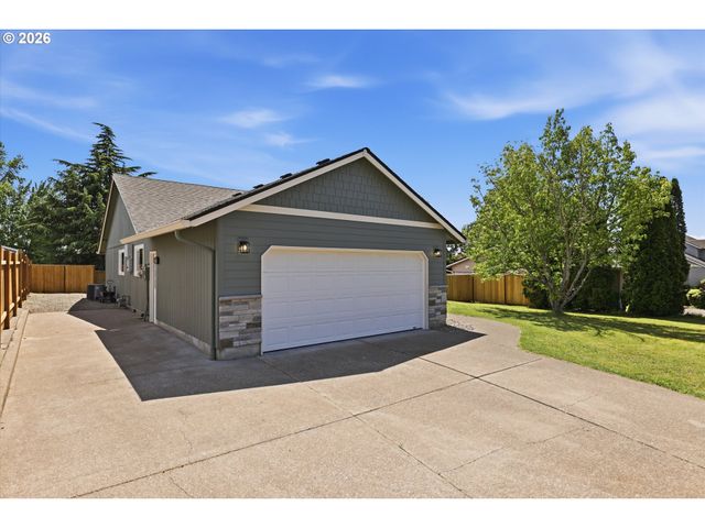 306 E HILLTOP Dr, Newberg, OR 97132
