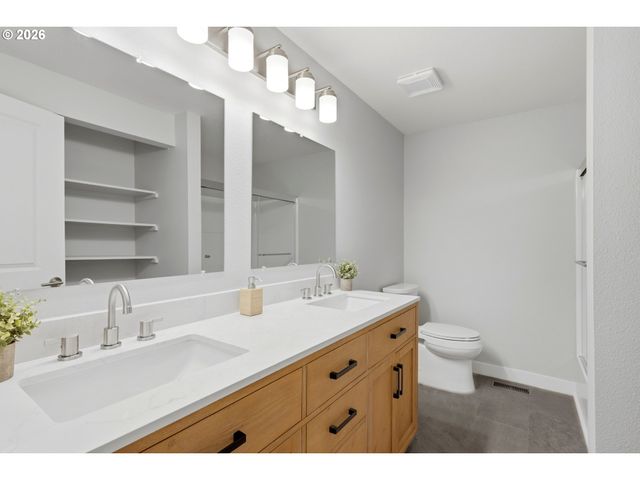 306 E HILLTOP Dr, Newberg, OR 97132